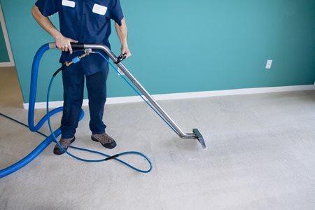 professional cleaning carpet